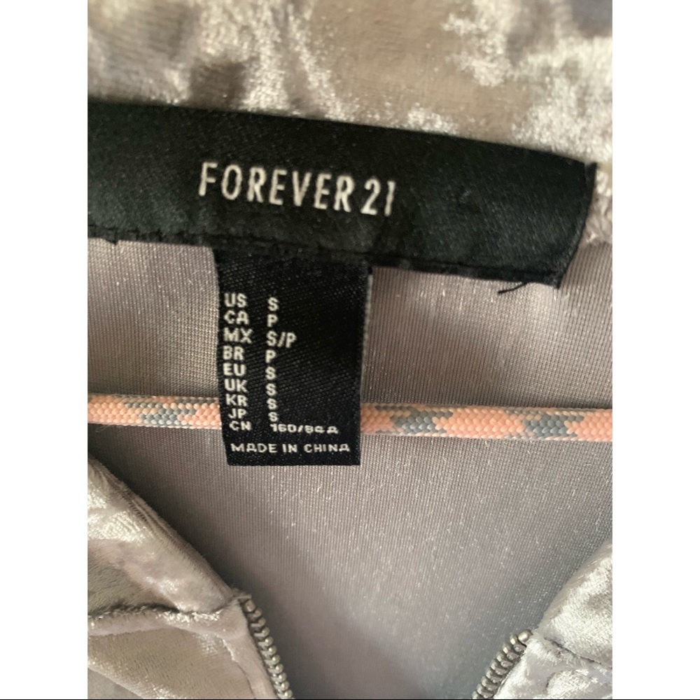 Grey Velvet Jacket ✨ - Picture 5 of 7